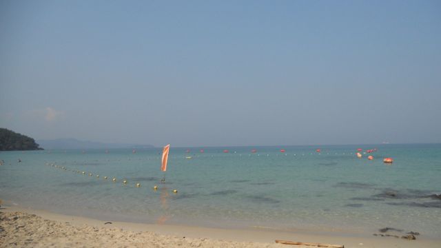 Паттайя. Пляж Голубая лагуна в Джомтьене.